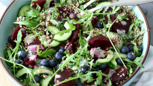 Quinoa, rode bieten salade 624 kcal